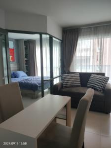 Postel nebo postele na pokoji v ubytování Deluxe Condo Mae Pim - Grand Blue Resort Rayong