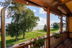a porch with a view of the water at Anties Namai in Juodkrantė