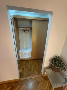 a hallway with a walk in shower in a room at Apartment Catalin in Arad +7 photos