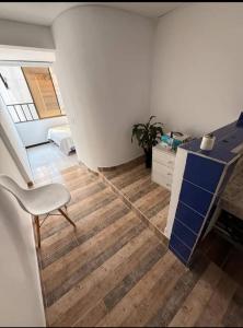 a room with a desk and a chair in it at Aparta estudios enceguida Hotel intercontinental in Cali