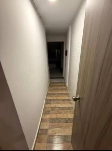an empty hallway with a door and a wooden floor at Aparta estudios enceguida Hotel intercontinental in Cali