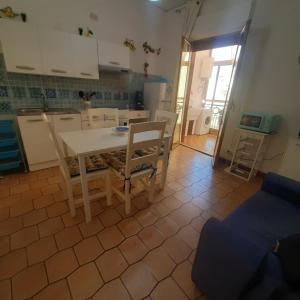 Η κουζίνα ή μικρή κουζίνα στο rossy guest house
