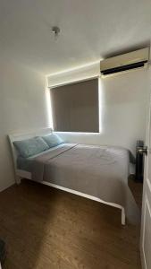 a bedroom with a bed with a light on it at 2BR Condo at Sanremo with Full Kitchen plus Free Fast&Unli Wi-Fi Complimentary Netflix plus Free Access to Pool in Cebu City