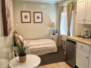 a small room with a bed and a table in it at El Rancho Motel in San Diego