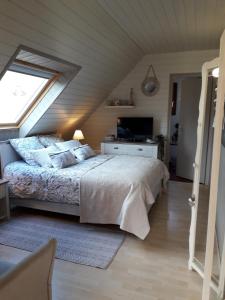 Postel nebo postele na pokoji v ubytování L'écrin de bois -sauna - spa
