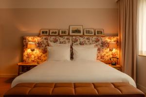 a bedroom with a large white bed with two lamps at 9Hotel Chelton in Brussels