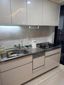 Fotografie z fotogalerie ubytování W Modern Loft MRT Station Exquisite Apartment v destinaci Xindian