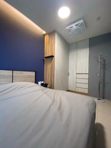 Fotografie z fotogalerie ubytování W Modern Loft MRT Station Exquisite Apartment v destinaci Xindian