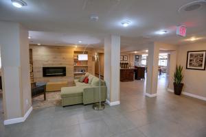 Lobby alebo recepcia v ubytovaní Country Inn & Suites by Radisson, Charlotte I-85 Airport, NC