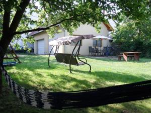 A garden outside Viola Vendégház