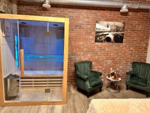 Khu vực ghế ngồi tại Skyhouse SPA Cinema and Party apartment +13 ảnh