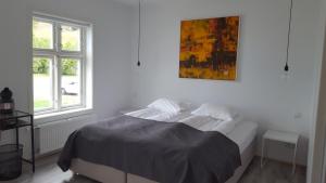 Postel nebo postele na pokoji v ubytování Við Lónið Guesthouse