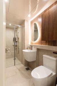 Ένα μπάνιο στο Hongdae St10, wide,bright & stylish house