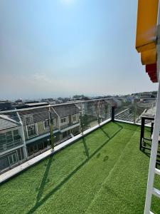 a balcony with a green lawn and buildings at Villa dina in Songgoriti