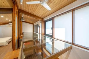 Postel nebo postele na pokoji v ubytování 末廣通一館 日式包棟民宿 Suehirodori Japanese Entire Home No1