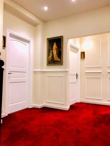 a room with two white doors and a red carpet at Résidence touristique marcadal in Fort de lʼEau