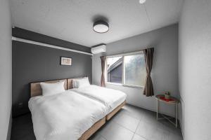 Postel nebo postele na pokoji v ubytování WhiteGarden YIG STAY + 86 fotografií