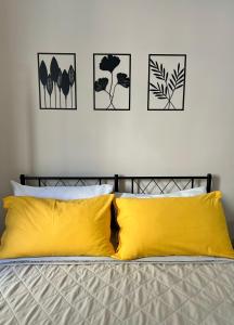 Ένα ή περισσότερα κρεβάτια σε δωμάτιο στο Casetta Bedda