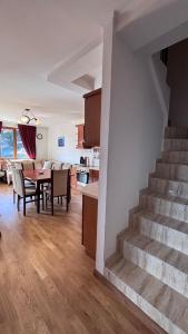 een keuken en eetkamer met een trap in een huis bij Maisonette on the slope in Manastir 3 in Pamporovo