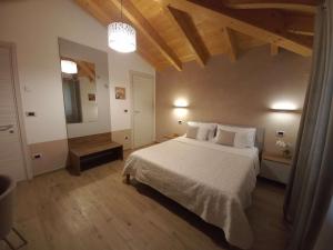 a bedroom with a large white bed in a room at Room & Breakfast Olmo Tondo in San Giovanni in Persiceto