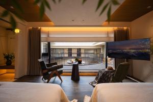 a hotel room with a view of a balcony at Dali Yuanlu Hanging Garden Hotel, located in the center of Dali Old City, has rich cultural heritage, convenient travel, butler service, free parking, free breakfast, afternoon tea, coffee, mini bar, and traditional Chinese tea in Dali Ancient Town