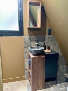 a bathroom with a sink and a mirror at Chalet AbA, proche Luchon in Cierp +18 photos