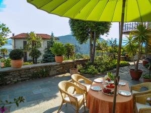 Κήπος έξω από το Casa Bureglio