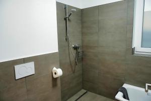 Koupelna v ubytování Ferienwohnung MySkyline Offenbach + 23 fotografií