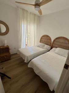 Katil atau katil-katil dalam bilik di Apartamento acogedor con vistas al Mar Menor MINIMO 2 NOCHES +43 gambar