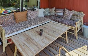 Un lugar para sentarse en Pet Friendly Home In Nexø With Wifi