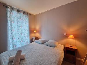 Postel nebo postele na pokoji v ubytování Puy-de-Dôme #Hypercentre