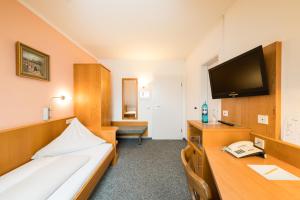 TV a/nebo společenská místnost v ubytování Hotel Restaurant Vater Rhein