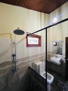 Vannituba majutusasutuses Lush Green Cottage Ella