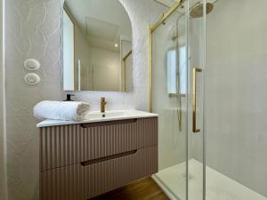 Koupelna v ubytování "Le rêve de Gaïa" Wifi, parking gratuit dans la rue + 18 fotografií