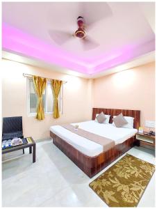 a bedroom with a bed and a ceiling with pink lights at Hotel New J-Aradhya ! Near Sea Beach And Shree Jagannath Temple - Free Wifi and Parking Facilities - Fully-Air-Conditioned Rooms - Top Rated Hotel In Puri in Puri