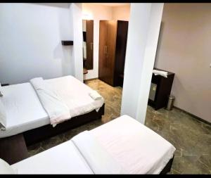 Ảnh trong thư viện ảnh của Rani Tower Stay VIP Road ở kolkata