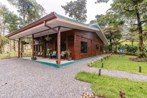 a small wooden house with a roof at Pura Vidaville - Toucans Nest in El pilon