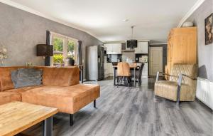 a living room with a couch and a kitchen at Cozy Home In Erm With Wifi in Erm