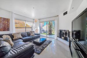 Et tv og/eller underholdning på Canal House - Lake View - ParkingAir Conditioning + 9 billeder