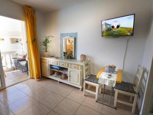 TV a/nebo společenská místnost v ubytování Something Over