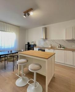 Η κουζίνα ή μικρή κουζίνα στο Ferienwohnung Rhönchalet