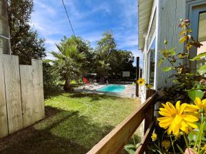 Bazén v ubytování Le Cottage Bien-Etre Jacuzzi Piscine Chauffée Privée du Tarn entre Toulouse et Albi & Les Cottages du Tarn nebo v jeho okolí