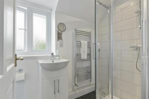 Vannituba majutusasutuses Stable Cottage Nanternis +17 fotot