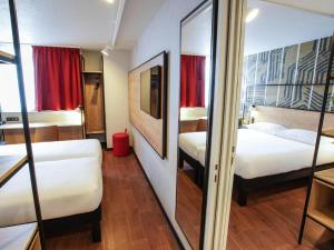 Ένα ή περισσότερα κρεβάτια σε δωμάτιο στο Ibis Orleans La Chapelle Saint Mesmin