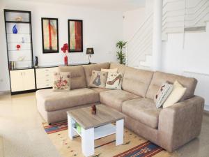 Χώρος καθιστικού στο Apartment in Ibiza near Stunning Beaches +22 φωτογραφίες