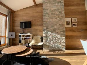 Μια τηλεόραση ή/και κέντρο ψυχαγωγίας στο MyHome - Spacieux T4 rénové au cœur du Val Claret - 8pax