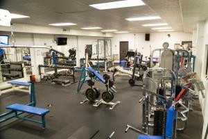 O centro de fitness e/ou as comodidades de fitness de The Ridge Motor Inn