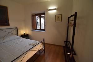 a bedroom with a bed and a window at La Casa del Cucchin in Piazza al Serchio