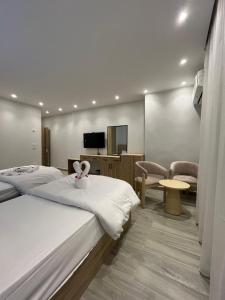 Μια τηλεόραση ή/και κέντρο ψυχαγωγίας στο Saloumy pyramids hotel