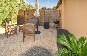 Fotografie z fotogalerie ubytování Maisonnette Avec Jacuzzi v destinaci Mazan + 11 fotografií